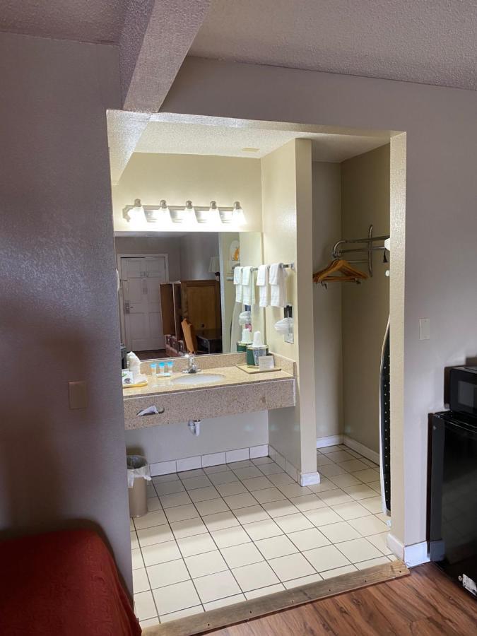 Atlantic Shores Inn And Suites Чинкотиг Екстериор снимка
