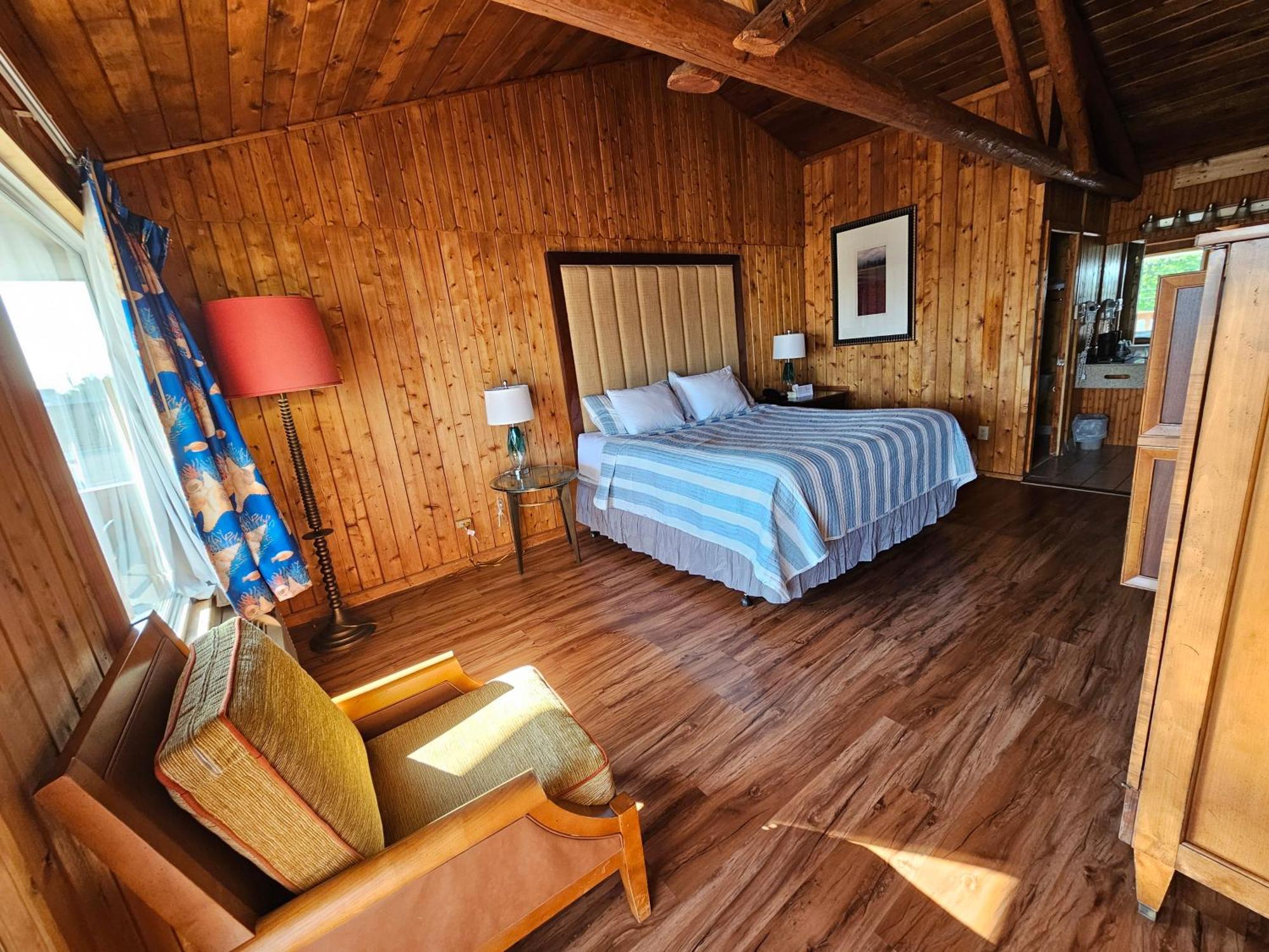 Atlantic Shores Inn And Suites Чинкотиг Екстериор снимка